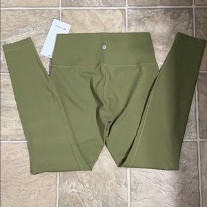 Brand new Lululemon wunder unders